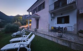 Apartments & Rooms Mikleus